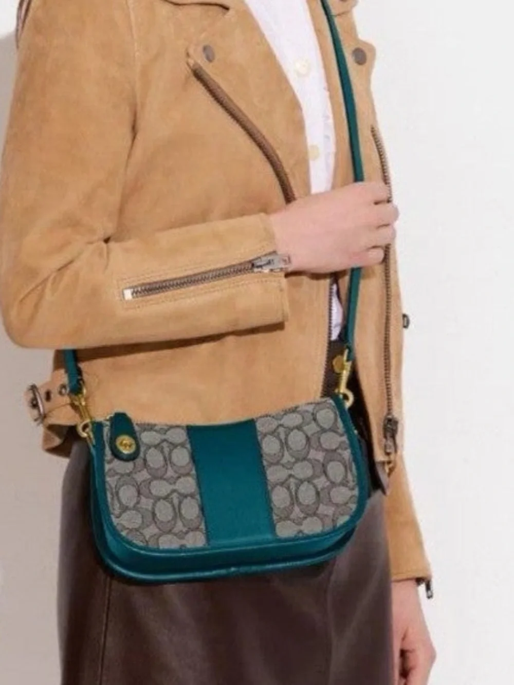 Coach Swinger in Sinature jacquard Teal soft leather and  brownSignature-Pattern